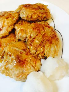 鶏ひき肉ともやしの照り焼きハンバーグ