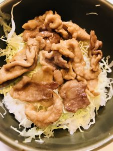 豚の照りマヨ丼