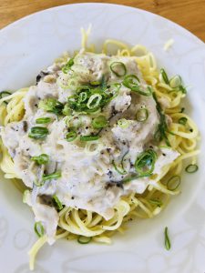 豚肉ときのこのクリームあんかけ焼きそば